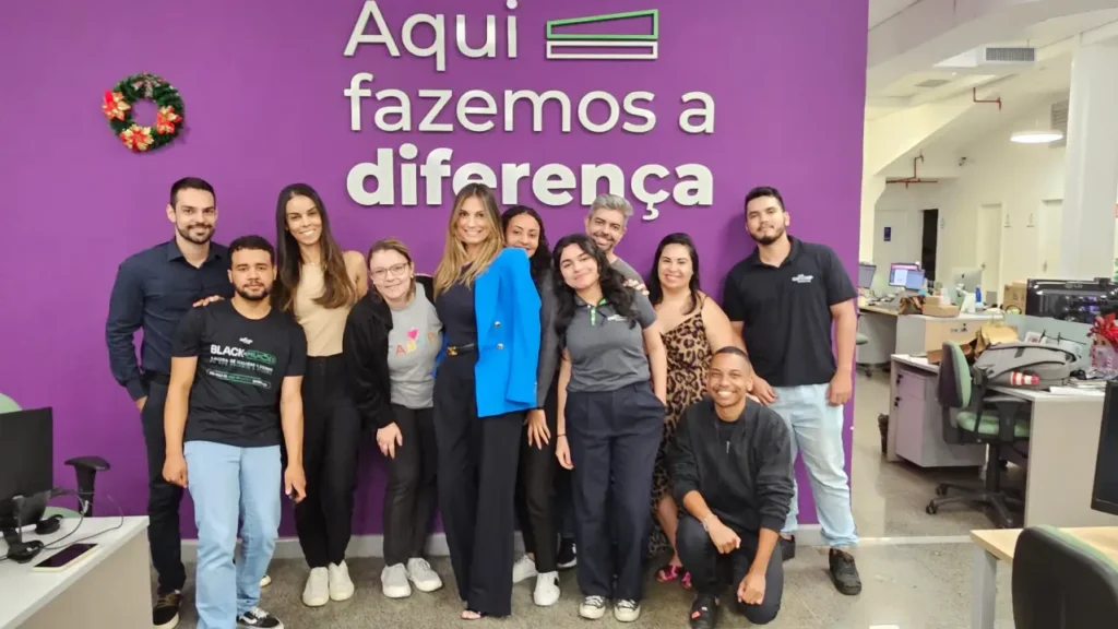 Sobre 27 Cassiano Freitas com sua equipe na Emccamp em 2024